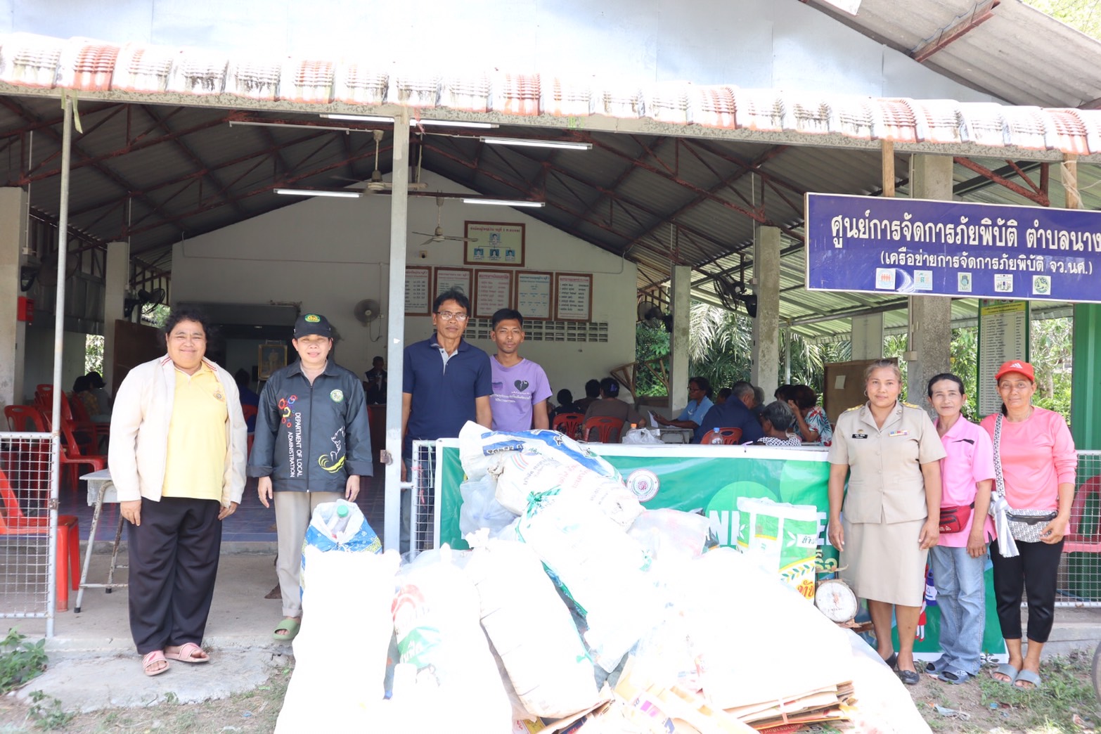 การเข้าร่วมรับซื้อขยะร่วมกับคณะกรรมการธนาคารขยะบ้านนางหลง ประจำเดือน เมษายน