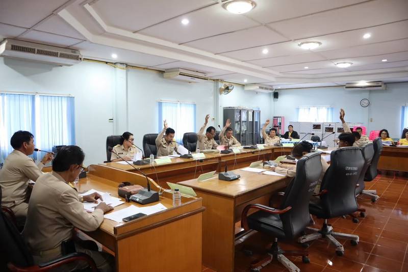 ประชุมสภาองค์การบริหารส่วนตำบลนางหลง สมัยสามัญ สมัยที่2 ครั้งที่1 ณ.ห้องประชุมสภาองค์การบริหารส่วนตำบลนางหลง