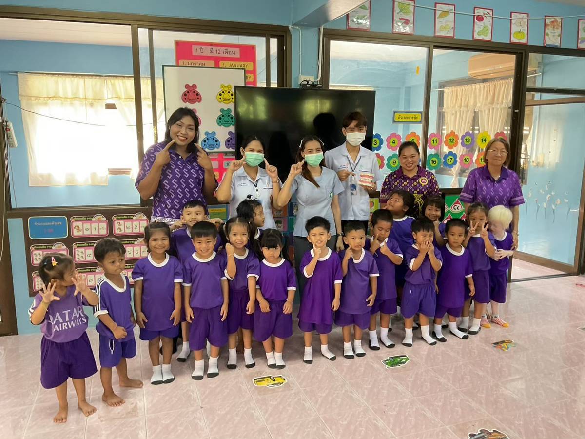 กิจกรรม เคลือบฟลูออไรด์ป้องกันโรคฟันผุ ศูนย์พัฒนาเด็กเล็ก