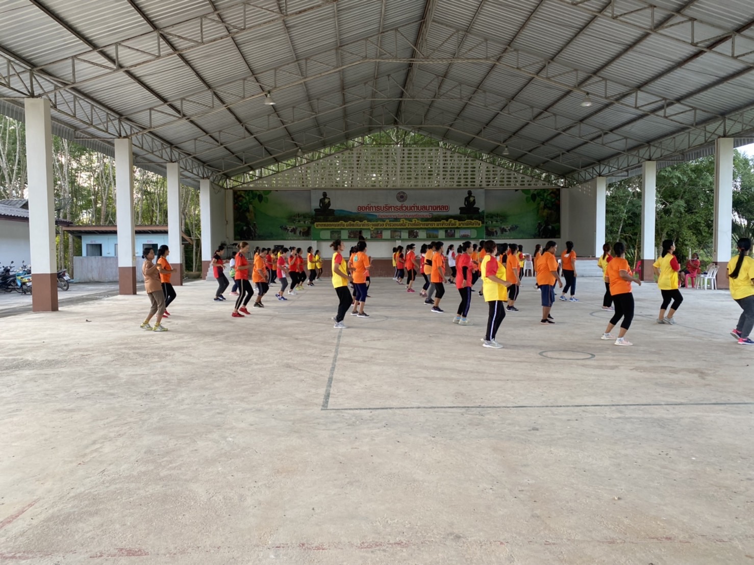 องค์การบริหารส่วนตำบลนางหลงขอเชิญชวนประชาชนตำบลนางหลงออกกำลังกายในทุกวัน ณ ลานกีฬา สนามกีฬา หมู่ที่ 1 - 7 ตำบลนางหลง